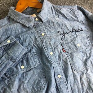 Levis Shirt Womens Extra Large Blue MLB Yankees Long Sleeve Denim Button